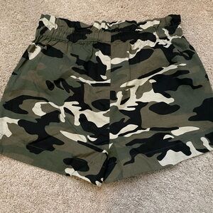 Sweet Love Camouflage Pattern Shorts